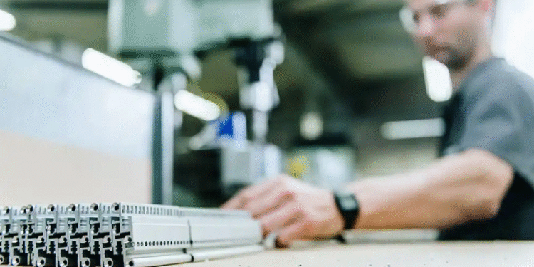 Wie Lohnfertigung in der Metallbearbeitung Ihre Produktionsziele effizient unterstützt